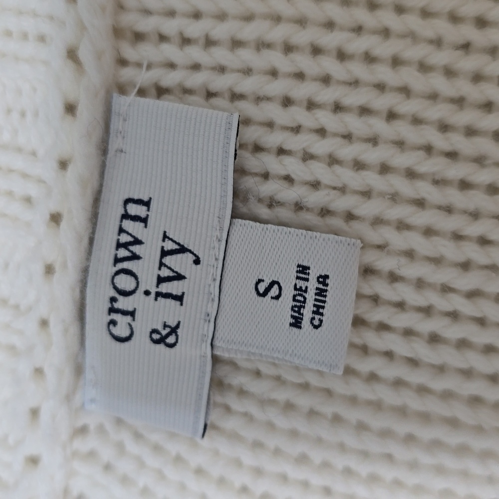 Crown & Ivy women's sweater is a long-sleeve balloon-sleeve cable knit top - Picture 4 of 5